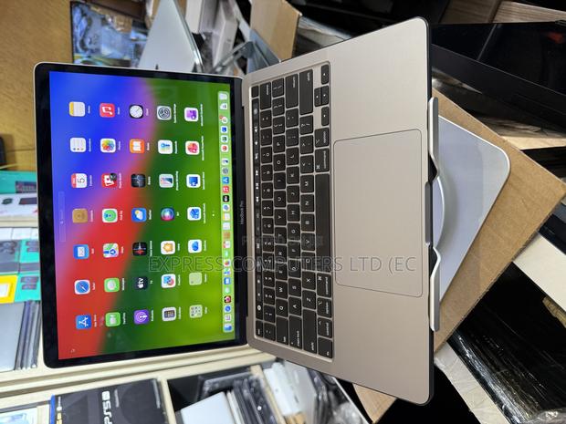 Laptop Apple MacBook Pro 2020 16GB Intel Core I7 SSHD (Hybrid) 512GB · Photo 6
