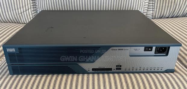 Cisco 3825 Integrated Services Router · Photo 1
