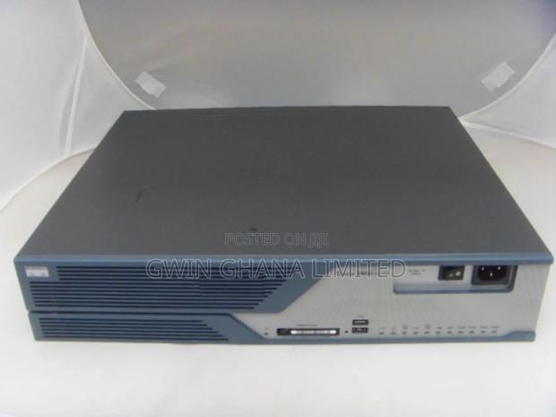 Cisco 3825 Integrated Services Router · Photo 2