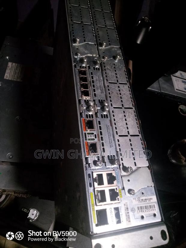 Cisco 3825 Integrated Services Router · Photo 4