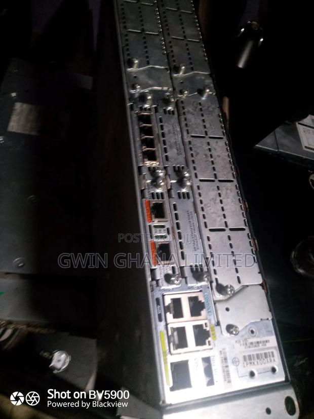 Cisco 3825 Integrated Services Router · Photo 5
