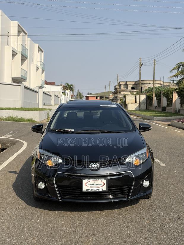 Toyota Corolla S 4dr Sedan (1.8L 4cyl CVT) 2015 Black · Photo 2