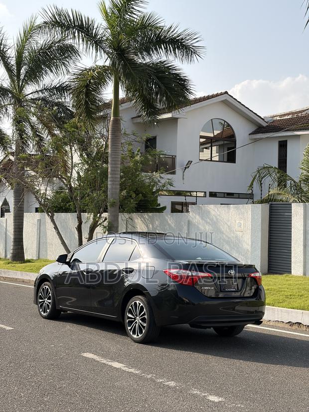 Toyota Corolla S 4dr Sedan (1.8L 4cyl CVT) 2015 Black · Photo 3
