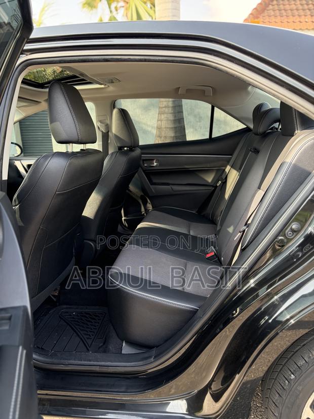 Toyota Corolla S 4dr Sedan (1.8L 4cyl CVT) 2015 Black · Photo 5