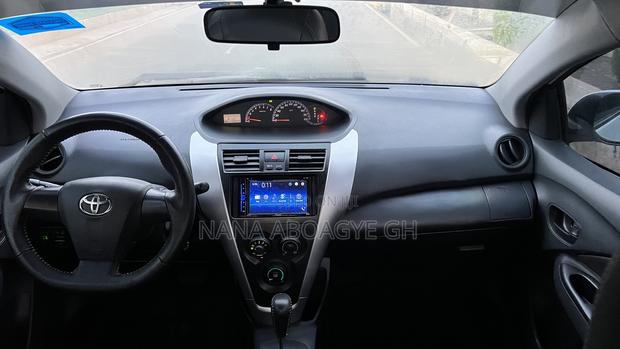Toyota Vios 2010 White · Photo 8