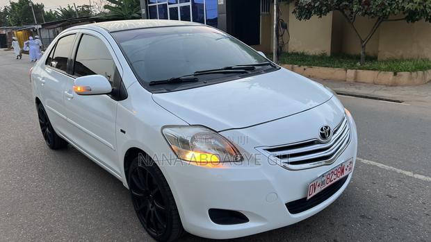 Toyota Vios 2010 White · Photo 2