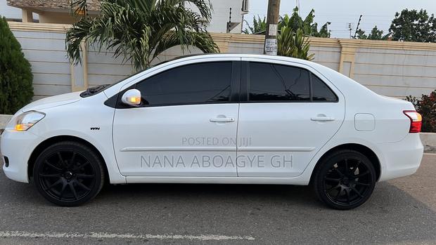 Toyota Vios 2010 White · Photo 5