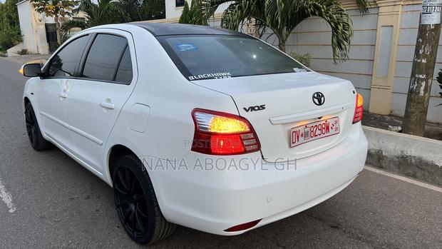 Toyota Vios 2010 White · Photo 3