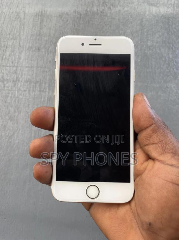 Apple iPhone 6 64 GB Gold · Photo 1