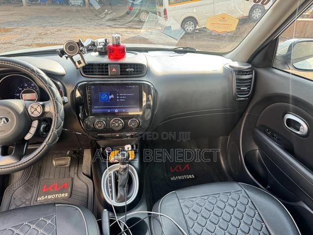 Kia Soul Hatchback 2016 White · Photo 8