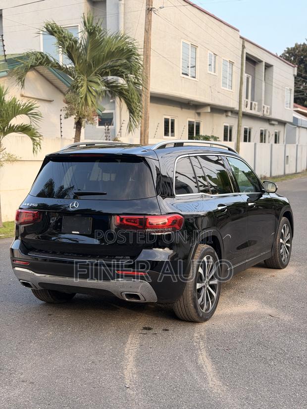 Mercedes-Benz GLB-Class GLB 250 4MATIC 2021 Black · Photo 5