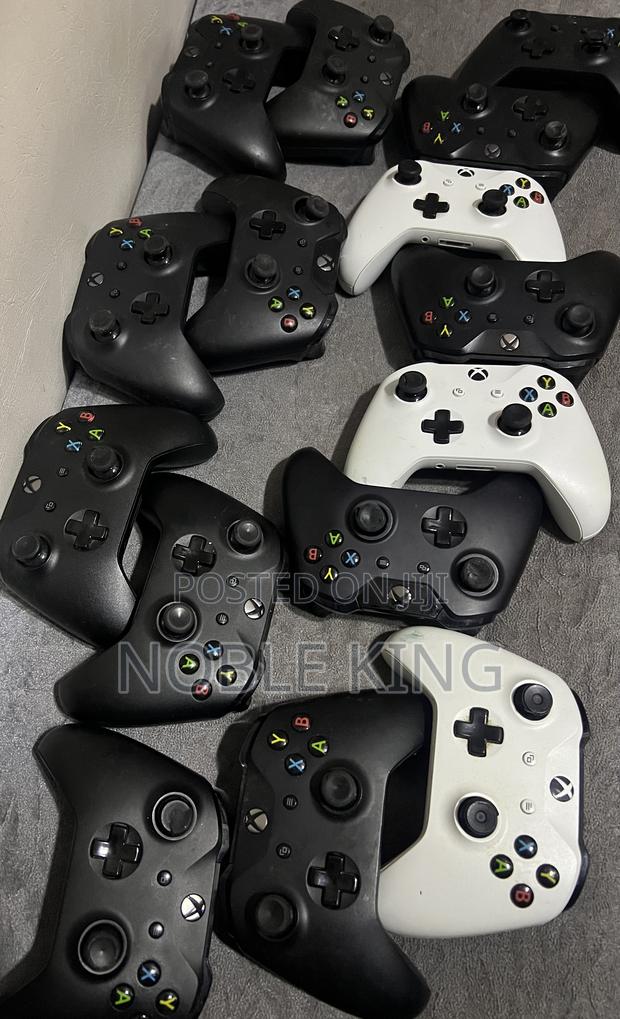 Xbox One S Controllers · Photo 1