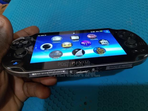 Neat Psvita- Pch1103 Jailbreak With Games · Photo 6