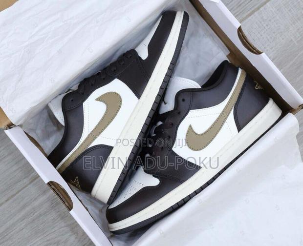 Air Jordan 1 Low Sneaker · Photo 1