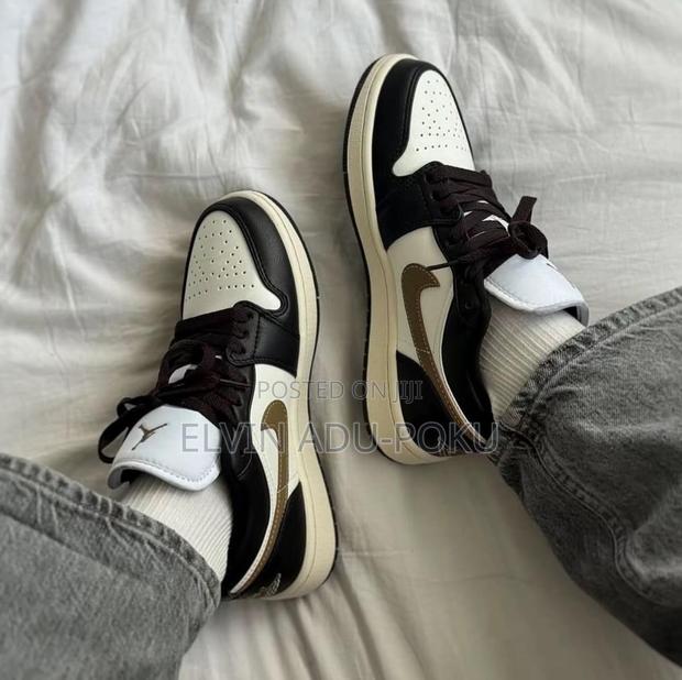 Air Jordan 1 Low Sneaker · Photo 2