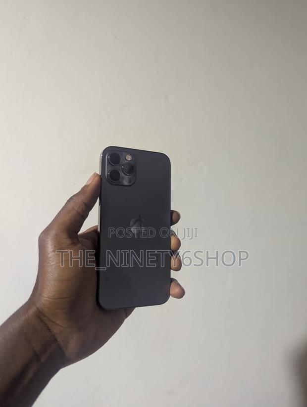 Apple iPhone 12 Pro 128 GB Silver · Photo 2