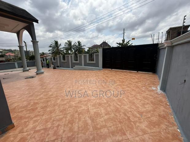 8bdrm Duplex in Wisa Group, Accra Metropolitan for rent · Photo 3