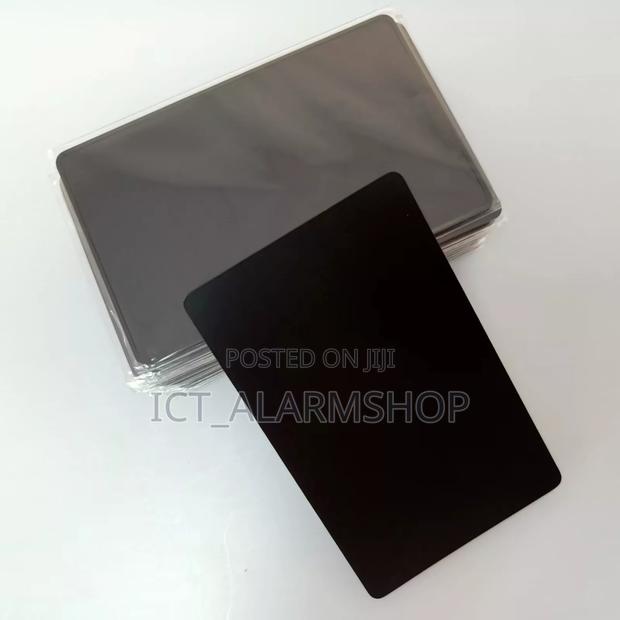 Nfc216 Tag With Black White Background Edges Cards · Photo 1