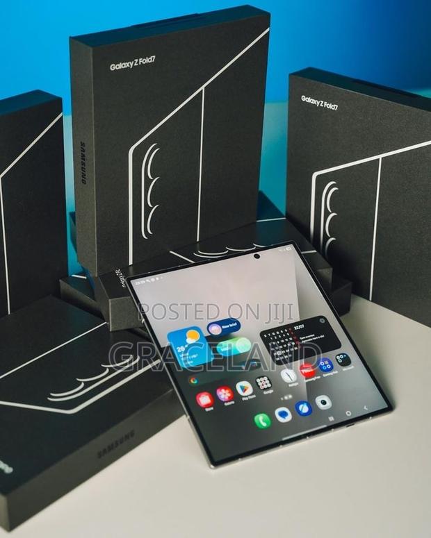 New Samsung Galaxy Z Fold7 512 GB Blue · Photo 3