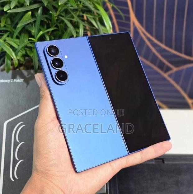 New Samsung Galaxy Z Fold7 512 GB Blue · Photo 2