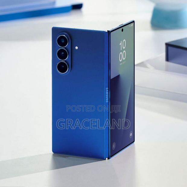 New Samsung Galaxy Z Fold7 512 GB Blue · Photo 1