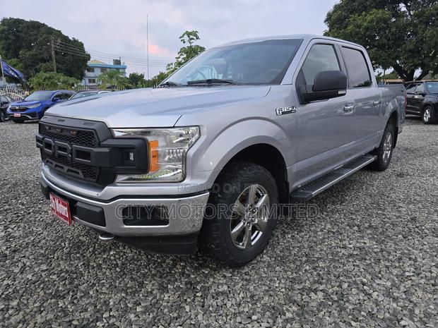 Ford F-150 XLT 4x4 Regular Cab Styleside 6.5 ft. box 122 in. WB 2020 Silver · Photo 2