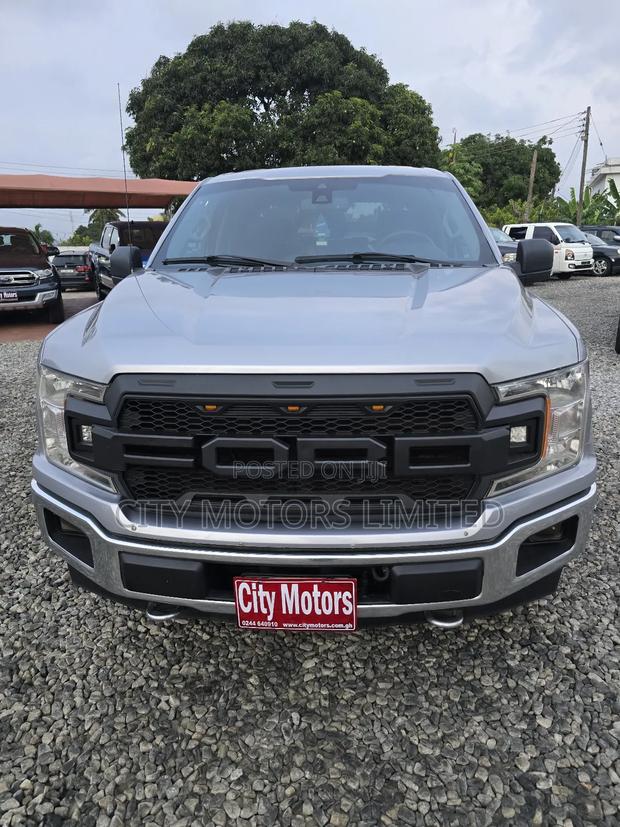 Ford F-150 XLT 4x4 Regular Cab Styleside 6.5 ft. box 122 in. WB 2020 Silver · Photo 3