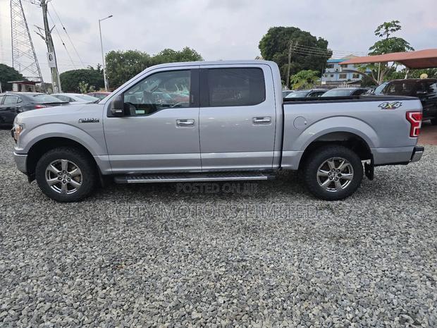 Ford F-150 XLT 4x4 Regular Cab Styleside 6.5 ft. box 122 in. WB 2020 Silver · Photo 4