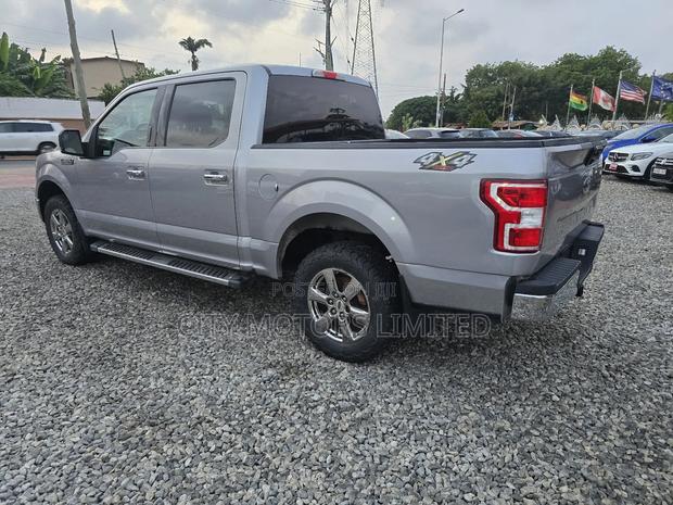 Ford F-150 XLT 4x4 Regular Cab Styleside 6.5 ft. box 122 in. WB 2020 Silver · Photo 5