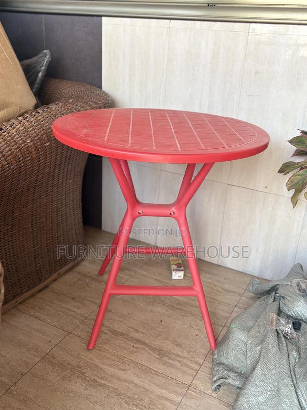 Plastic Table · Photo 2