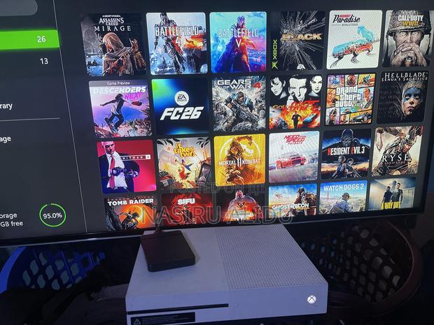 Xbox One S 1tb With 20 Plus Games From Home Use · Photo 1
