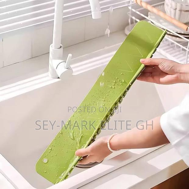 Silicone Sink Splash Guard · Photo 2