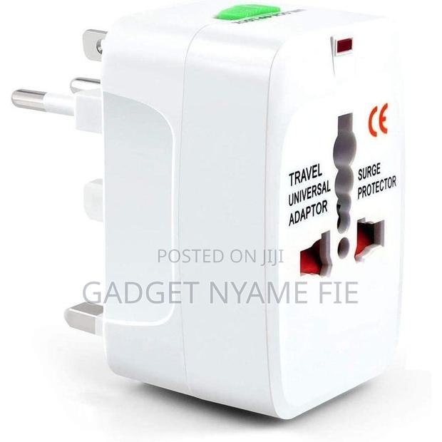 Universal Travel Adapter (2 Usb) · Photo 5