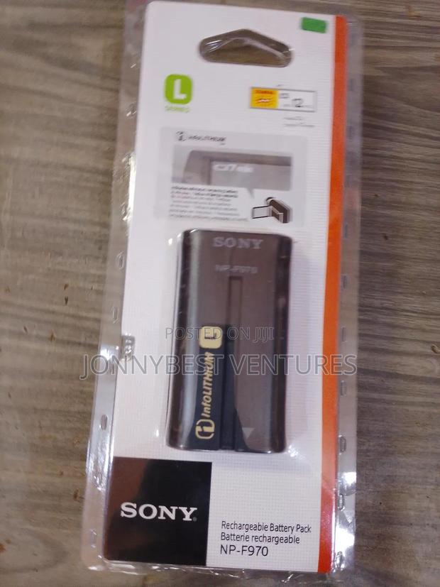 Brand New Sony Np-f 970 Battery And Led 800 Video Light Battery · Photo 1