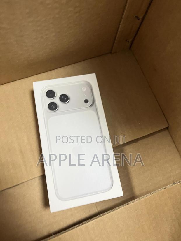 New Apple iPhone 17 Pro Max 256 GB Silver · Photo 2