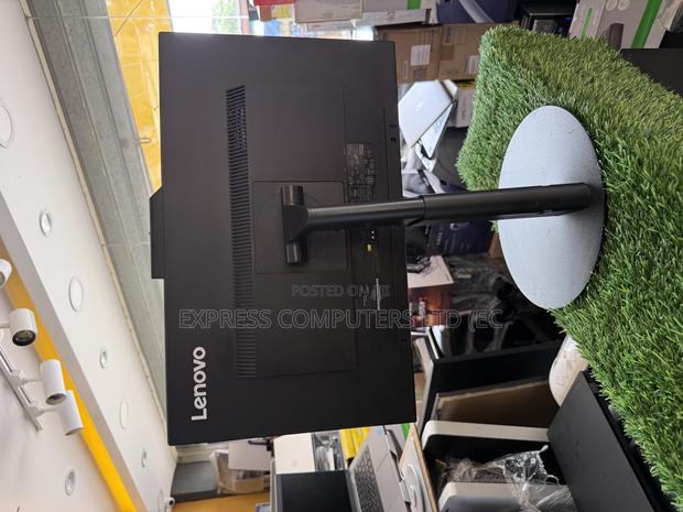 Thinkvision Full Hd (1080p)Voip Monitor an Ips Panel Integrated Webcam · Photo 7