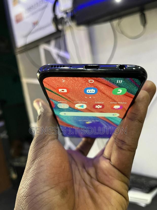 Samsung Galaxy A40 64 GB Black · Photo 2