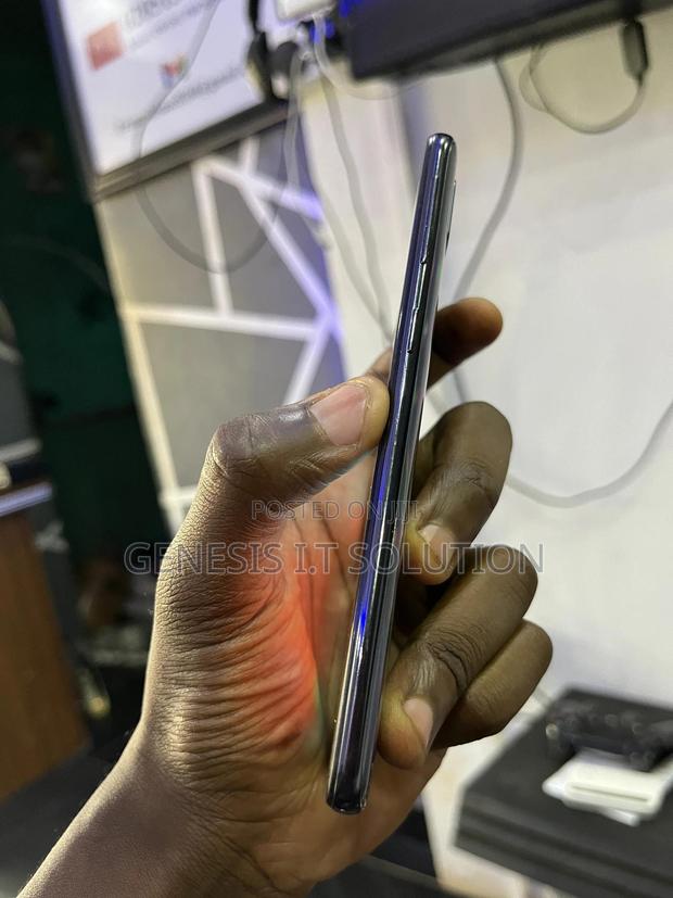 Samsung Galaxy A40 64 GB Black · Photo 3