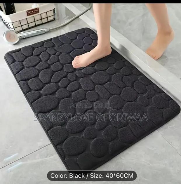 Plush Coral Bath Mat · Photo 1