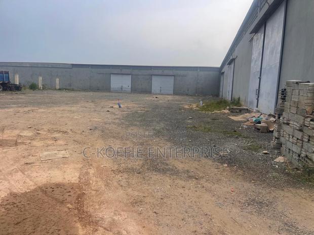 4000 SQM Warehouse on 5.5 Acers Land for Sale at Tema · Photo 1