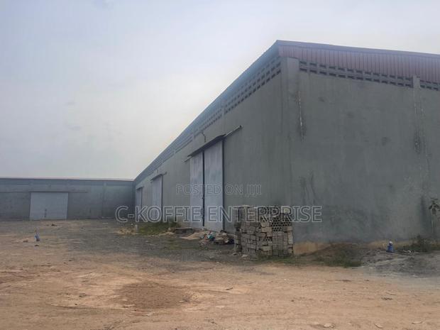 4000 SQM Warehouse on 5.5 Acers Land for Sale at Tema · Photo 4