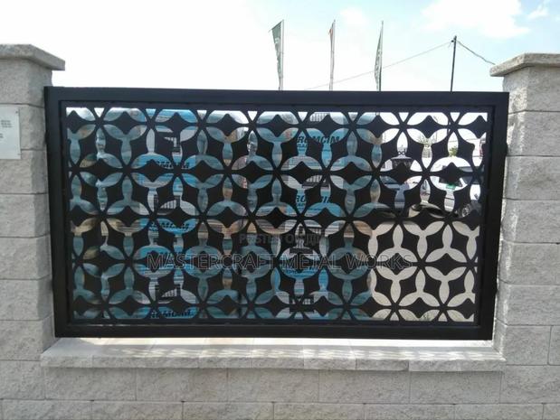 Metal Fence Wall Design · Photo 1