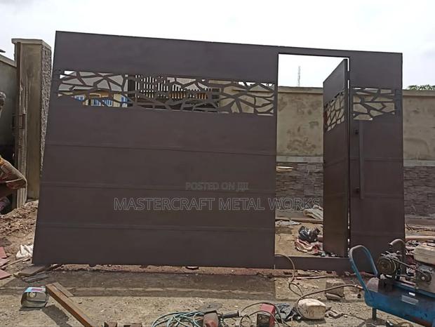 Metal Gate Main · Photo 1