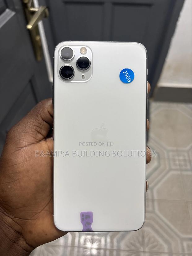 Apple iPhone 11 Pro Max 256 GB · Photo 2
