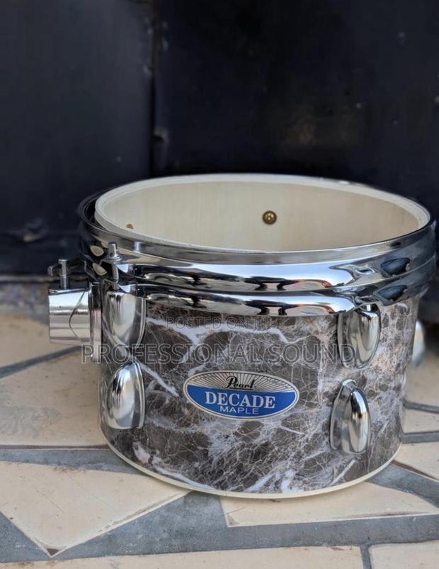 Pearl Decade Maple Drum Set, Featuring a Marble-Style Finish. · Photo 1