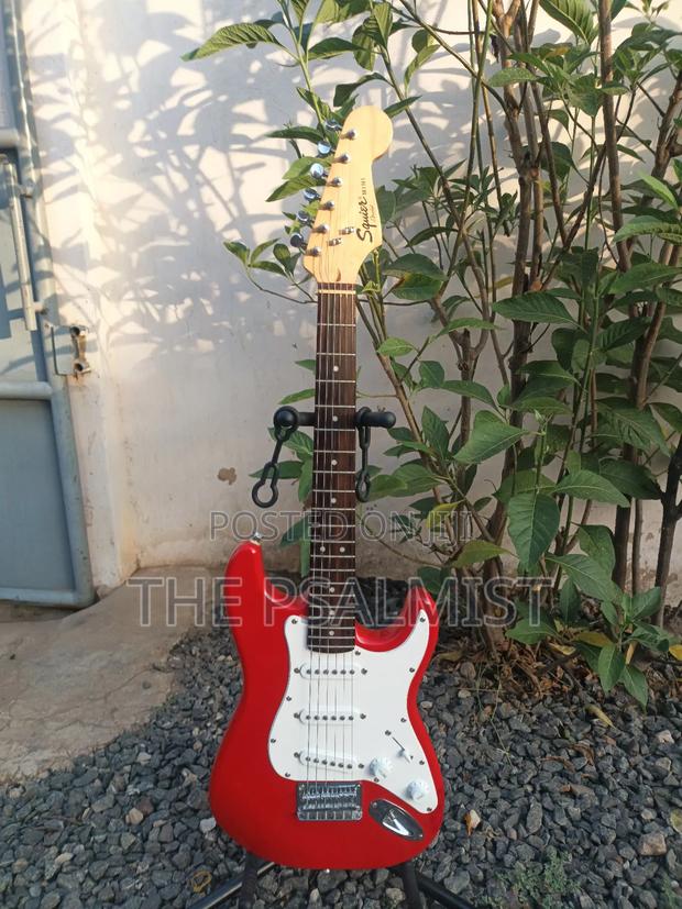 Fender Squier Mini With An Original Padded Bag · Photo 1
