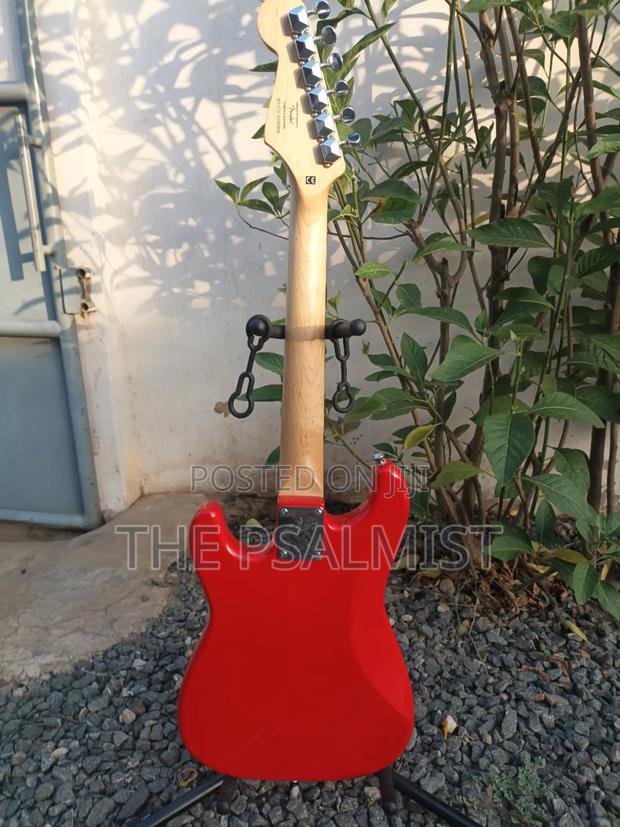 Fender Squier Mini With An Original Padded Bag · Photo 5