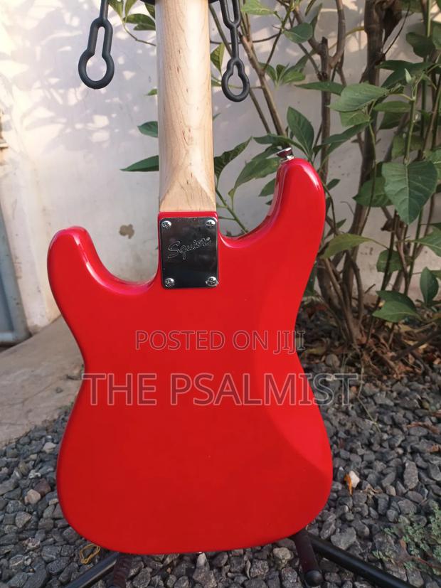 Fender Squier Mini With An Original Padded Bag · Photo 6