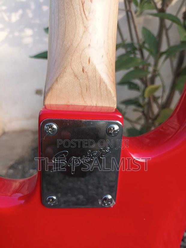 Fender Squier Mini With An Original Padded Bag · Photo 7