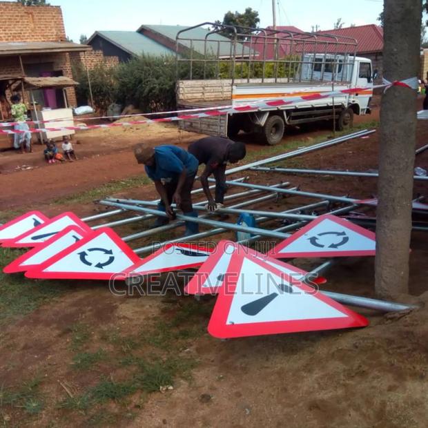 Road Signages · Photo 1